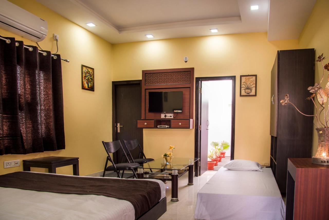 Udee's Homestay Agra  Buitenkant foto